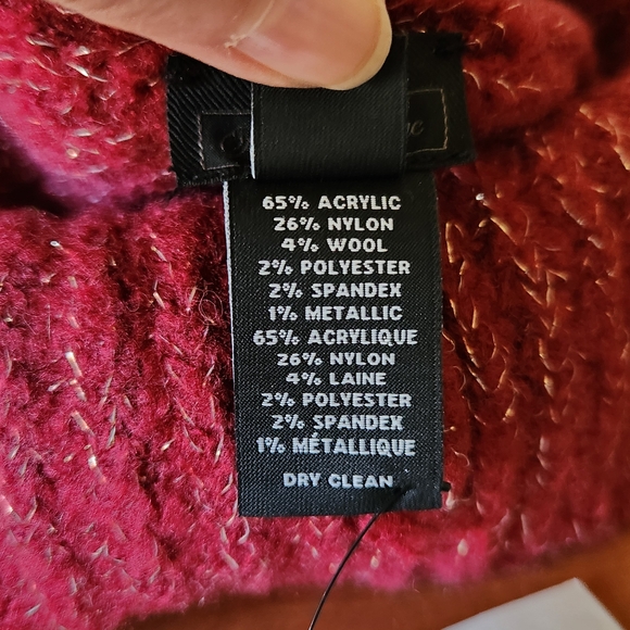 Saks Fifth Avenue Berry Red Knit Hat with Gold Lurex Metallic Thread very Soft - Picture 5 of 13